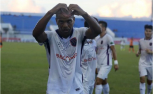 vong-18-v-league-tran-dau-dai-bai-cua-shb-da-nang-tren-san-nha