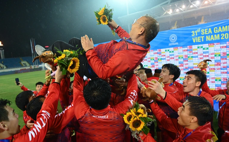 hlv-park-hang-seo-xung-dang-la-oppa-cua-bong-da-viet